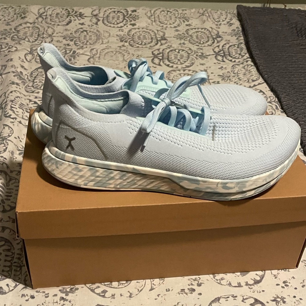 Flux Footwaer Adapt Runner Athletic Shoes